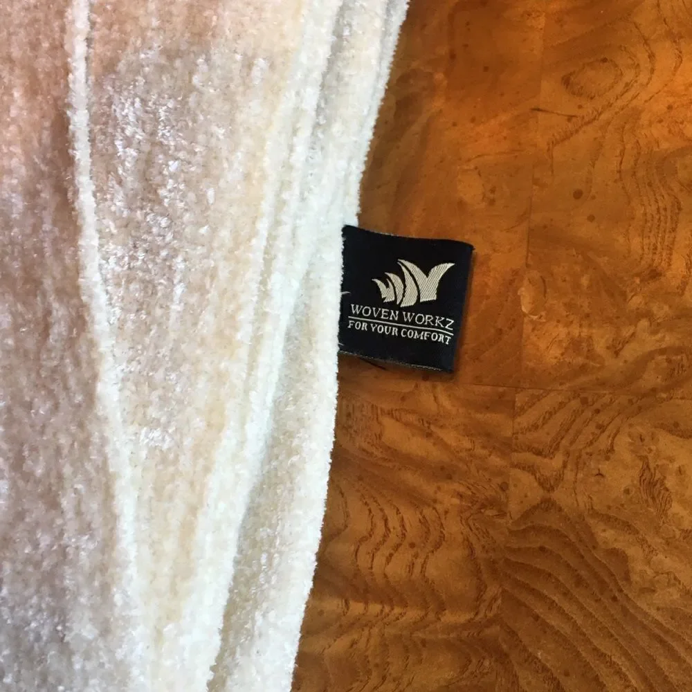 N/A white chenille